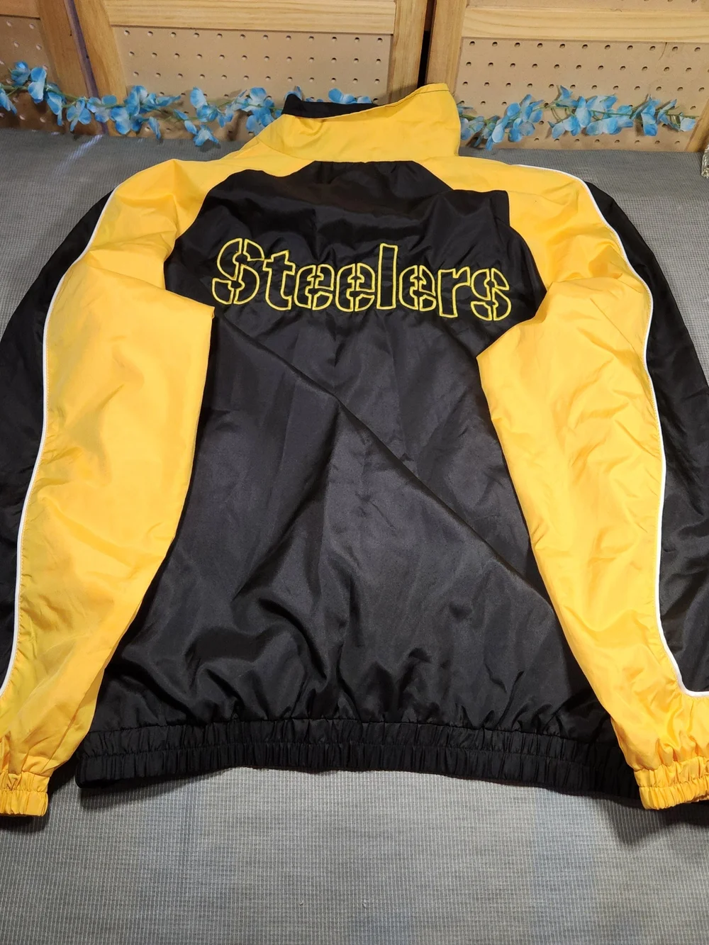 NFL Pittsburah Steelers Men's 1/4 Zir Windbreaker Pullover Jacket - Size XL